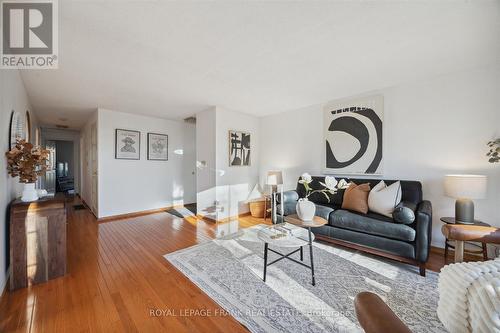 696 Down Crescent, Oshawa (Donevan), ON - Indoor Photo Showing Living Room