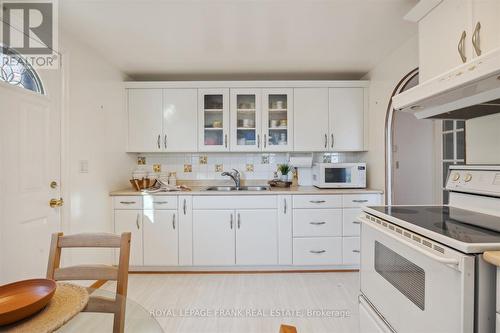 696 Down Crescent, Oshawa (Donevan), ON - Indoor Photo Showing Kitchen With Double Sink