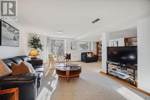 696 Down Crescent, Oshawa (Donevan), ON - Indoor Photo Showing Living Room