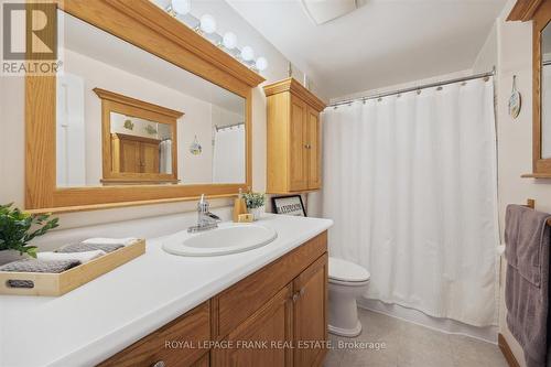 696 Down Crescent, Oshawa (Donevan), ON - Indoor Photo Showing Bathroom