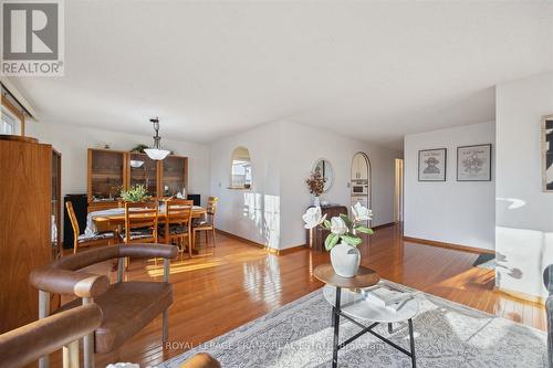 696 Down Crescent, Oshawa (Donevan), ON - Indoor Photo Showing Living Room