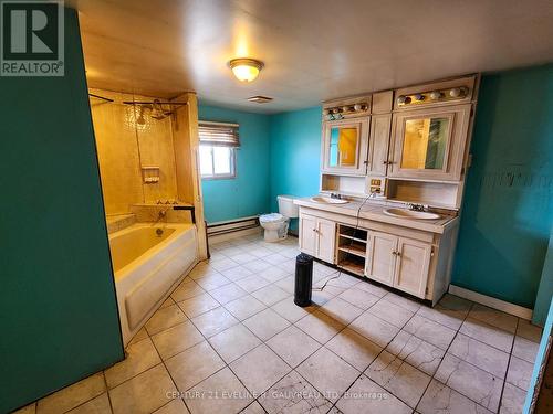 88 Empire Street, Latchford, ON - Indoor Photo Showing Bathroom