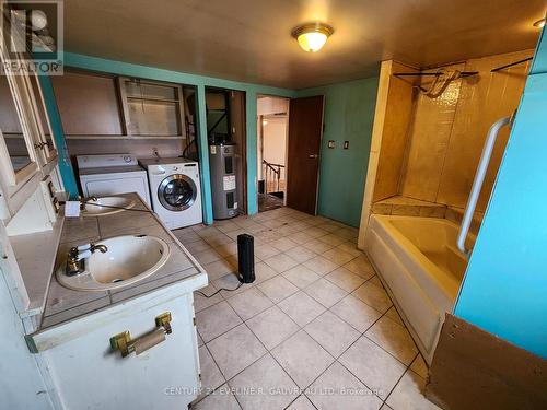 88 Empire Street, Latchford, ON - Indoor Photo Showing Laundry Room