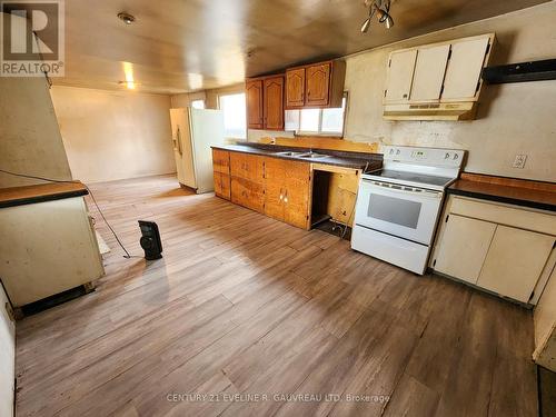 88 Empire Street, Latchford, ON - Indoor Photo Showing Kitchen