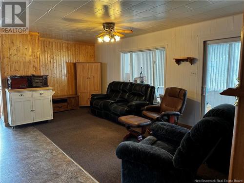 587 Canada Road, Edmundston, NB - Indoor Photo Showing Living Room