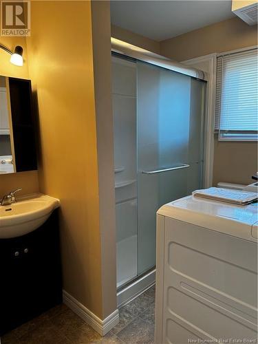 587 Canada Road, Edmundston, NB - Indoor Photo Showing Bathroom