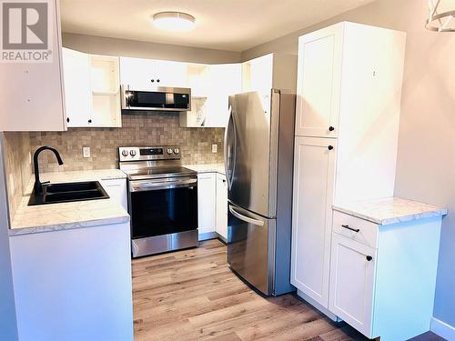 302 10Th Avenue Unit# 106, Invermere, BC - Indoor Photo Showing Kitchen