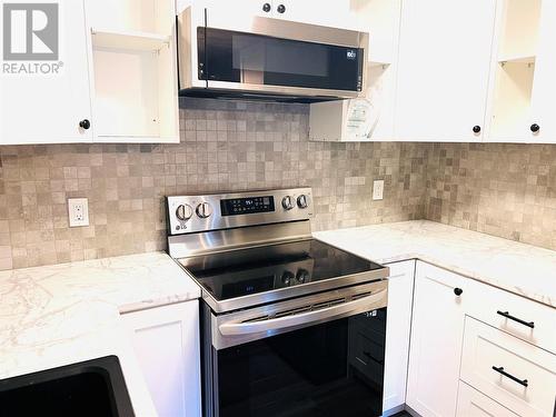 302 10Th Avenue Unit# 106, Invermere, BC - Indoor Photo Showing Kitchen