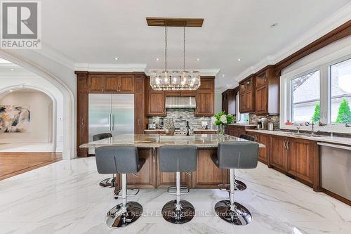 1511 Broadmoor Avenue, Mississauga, ON - Indoor Photo Showing Kitchen With Upgraded Kitchen