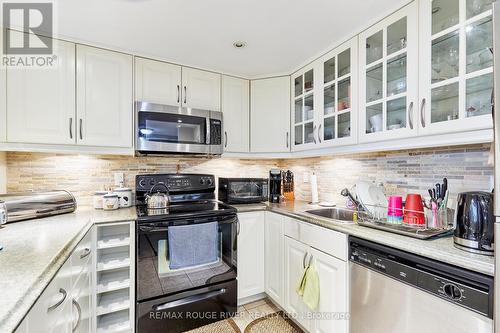 716 - 20 Dean Park Road, Toronto, ON - Indoor Photo Showing Kitchen