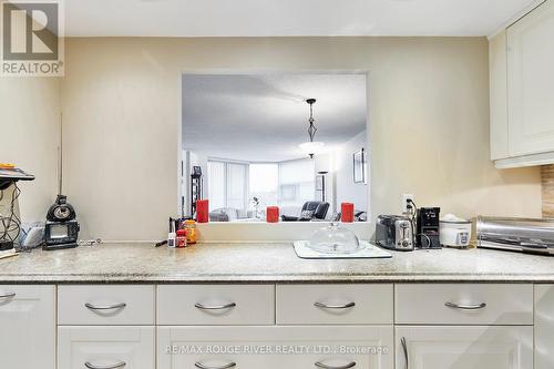 716 - 20 Dean Park Road, Toronto, ON - Indoor Photo Showing Kitchen