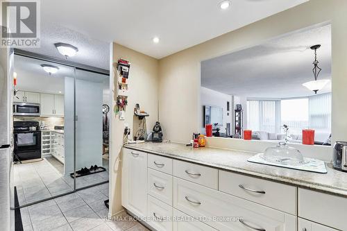 716 - 20 Dean Park Road, Toronto, ON - Indoor Photo Showing Kitchen