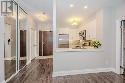 108 - 2511 Lakeshore Road W, Oakville, ON - Indoor Photo Showing Kitchen