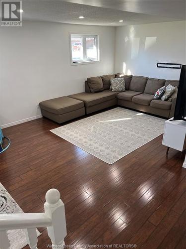 294 East Puce Road, Lakeshore, ON - Indoor Photo Showing Living Room