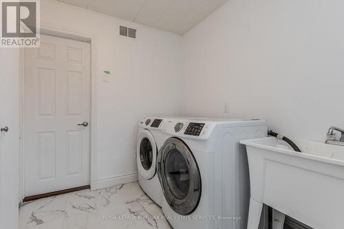 112 Hillcrest Avenue, Hamilton, ON - Indoor Photo Showing Laundry Room