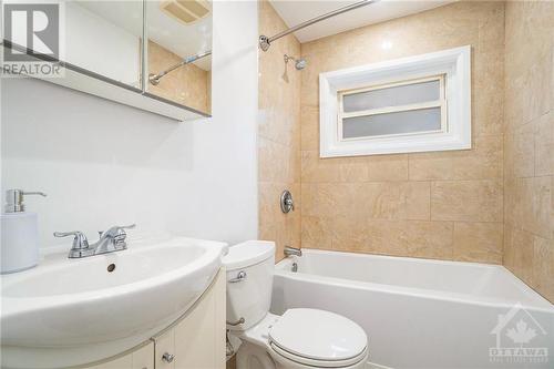 609 Malartic Avenue Unit#1, Ottawa, ON - Indoor Photo Showing Bathroom