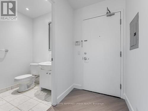 3202 - 8 York Street, Toronto, ON - Indoor Photo Showing Bathroom