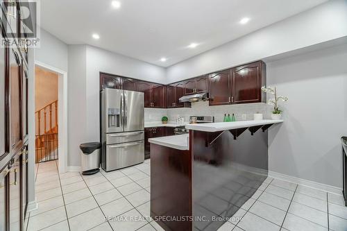 7565 Doverwood Drive, Mississauga, ON - Indoor Photo Showing Kitchen