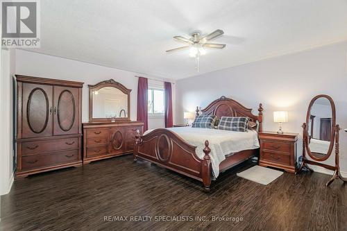 7565 Doverwood Drive, Mississauga, ON - Indoor Photo Showing Bedroom