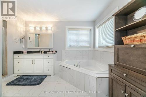 7565 Doverwood Drive, Mississauga, ON - Indoor Photo Showing Bathroom