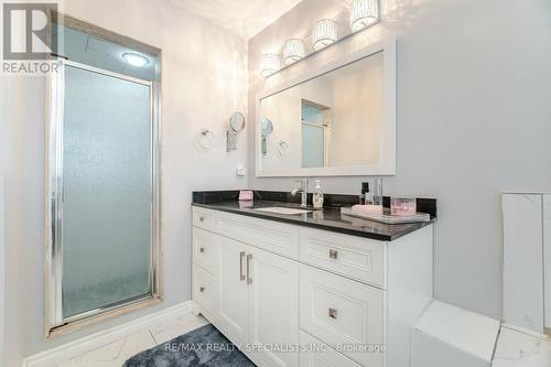 7565 Doverwood Drive, Mississauga, ON - Indoor Photo Showing Bathroom