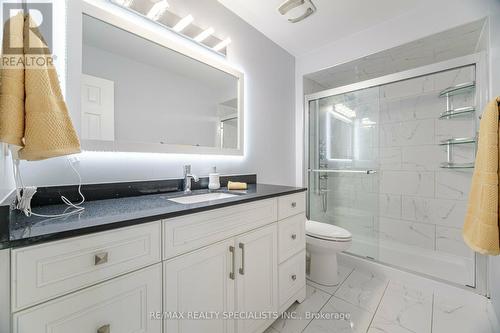 7565 Doverwood Drive, Mississauga, ON - Indoor Photo Showing Bathroom