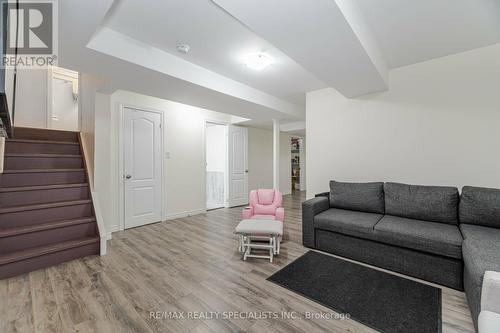 7565 Doverwood Drive, Mississauga, ON - Indoor Photo Showing Living Room