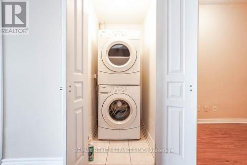 2601 - 223 Webb Drive, Mississauga, ON - Indoor Photo Showing Laundry Room