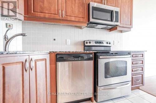 2601 - 223 Webb Drive, Mississauga, ON - Indoor Photo Showing Kitchen