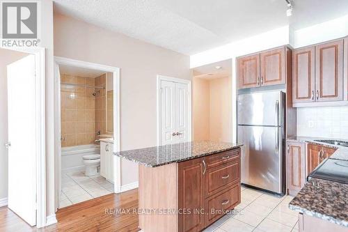 2601 - 223 Webb Drive, Mississauga, ON - Indoor Photo Showing Kitchen