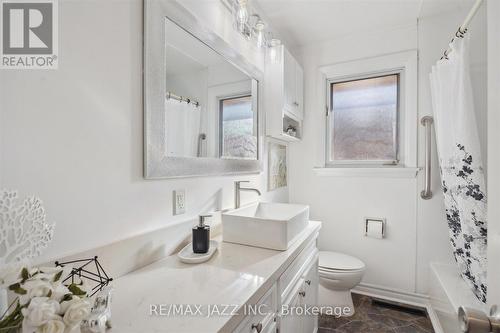 256 Baldwin Street, Oshawa (Donevan), ON - Indoor Photo Showing Bathroom