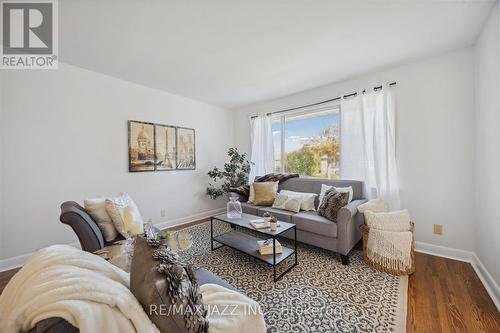 256 Baldwin Street, Oshawa (Donevan), ON - Indoor Photo Showing Living Room