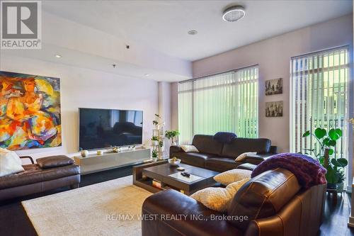 Th1 - 220 George Street, Toronto, ON - Indoor Photo Showing Living Room