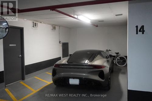 Th1 - 220 George Street, Toronto, ON - Indoor Photo Showing Garage