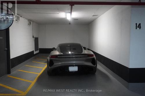 Th1 - 220 George Street, Toronto, ON - Indoor Photo Showing Garage