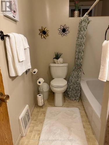 719 Herman Street, Peterborough (Otonabee), ON - Indoor Photo Showing Bathroom