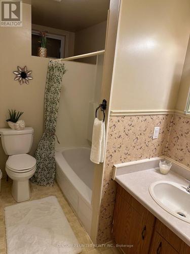 719 Herman Street, Peterborough (Otonabee), ON - Indoor Photo Showing Bathroom