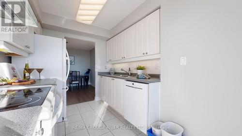 3036 - 68 Corporate Drive, Toronto, ON - Indoor Photo Showing Kitchen