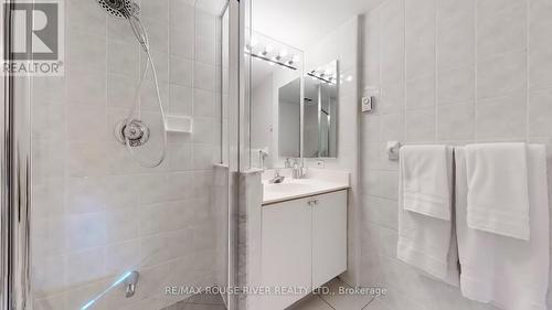 3036 - 68 Corporate Drive, Toronto, ON - Indoor Photo Showing Bathroom