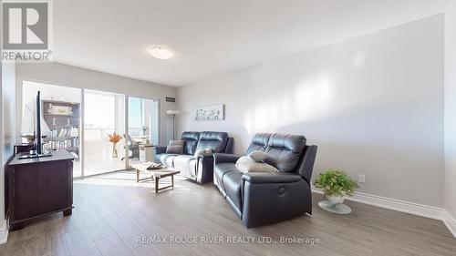 3036 - 68 Corporate Drive, Toronto, ON - Indoor Photo Showing Living Room