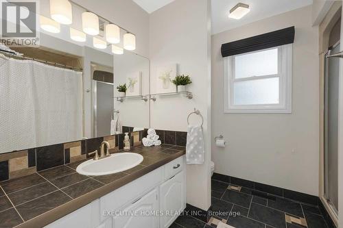 2 Renwick Road, Clarington, ON - Indoor Photo Showing Bathroom