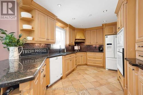 2 Renwick Road, Clarington, ON - Indoor Photo Showing Kitchen