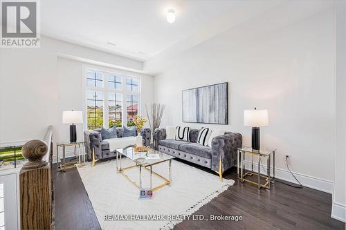 307 Swan Park Road, Markham, ON - Indoor Photo Showing Living Room