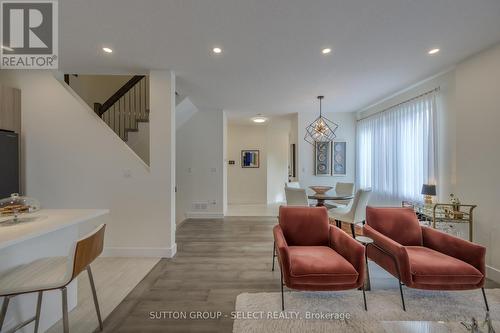 1 - 1195 Riverside Drive, London, ON - Indoor Photo Showing Living Room