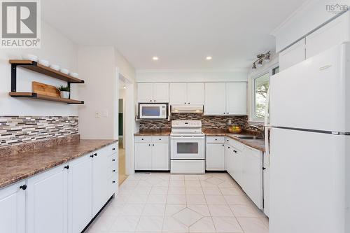 4 Robin Street, Rockingham, NS - Indoor Photo Showing Kitchen