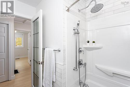 4 Robin Street, Rockingham, NS - Indoor Photo Showing Bathroom