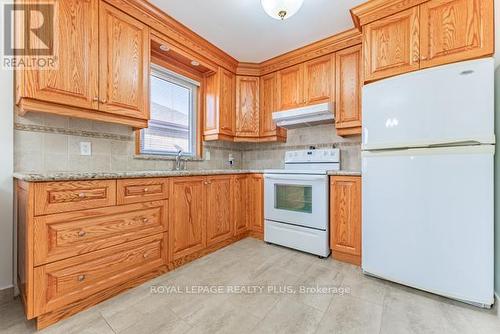 (Upper) - 43 St George Street, Toronto, ON - Indoor Photo Showing Kitchen