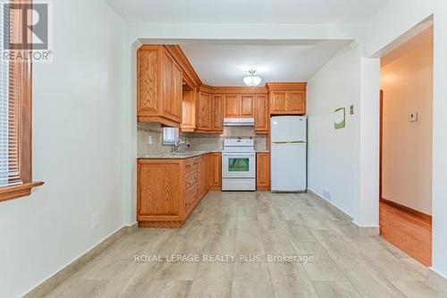 (Upper) - 43 St George Street, Toronto, ON - Indoor Photo Showing Kitchen