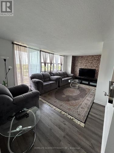 1109 - 2645 Kipling Avenue W, Toronto, ON - Indoor Photo Showing Living Room