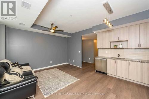 105 - 1110 Briar Hill Avenue, Toronto, ON - Indoor Photo Showing Kitchen